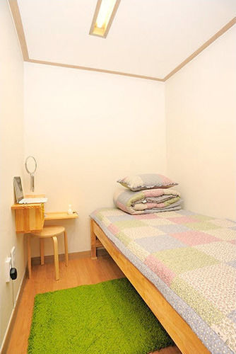 Hostel One Minute