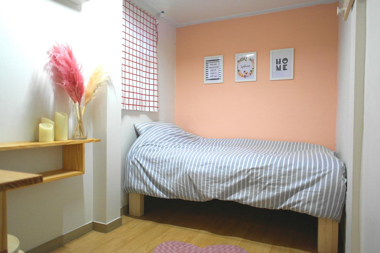 One Minute Hostel
